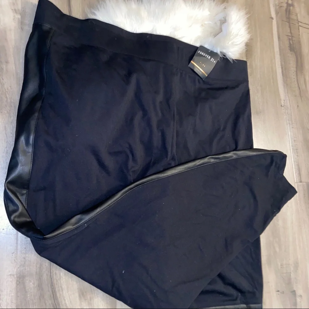 Forever 21 black leggings